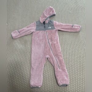 Sold‼️The North face Oso Hooded Fleece Bunting Baby